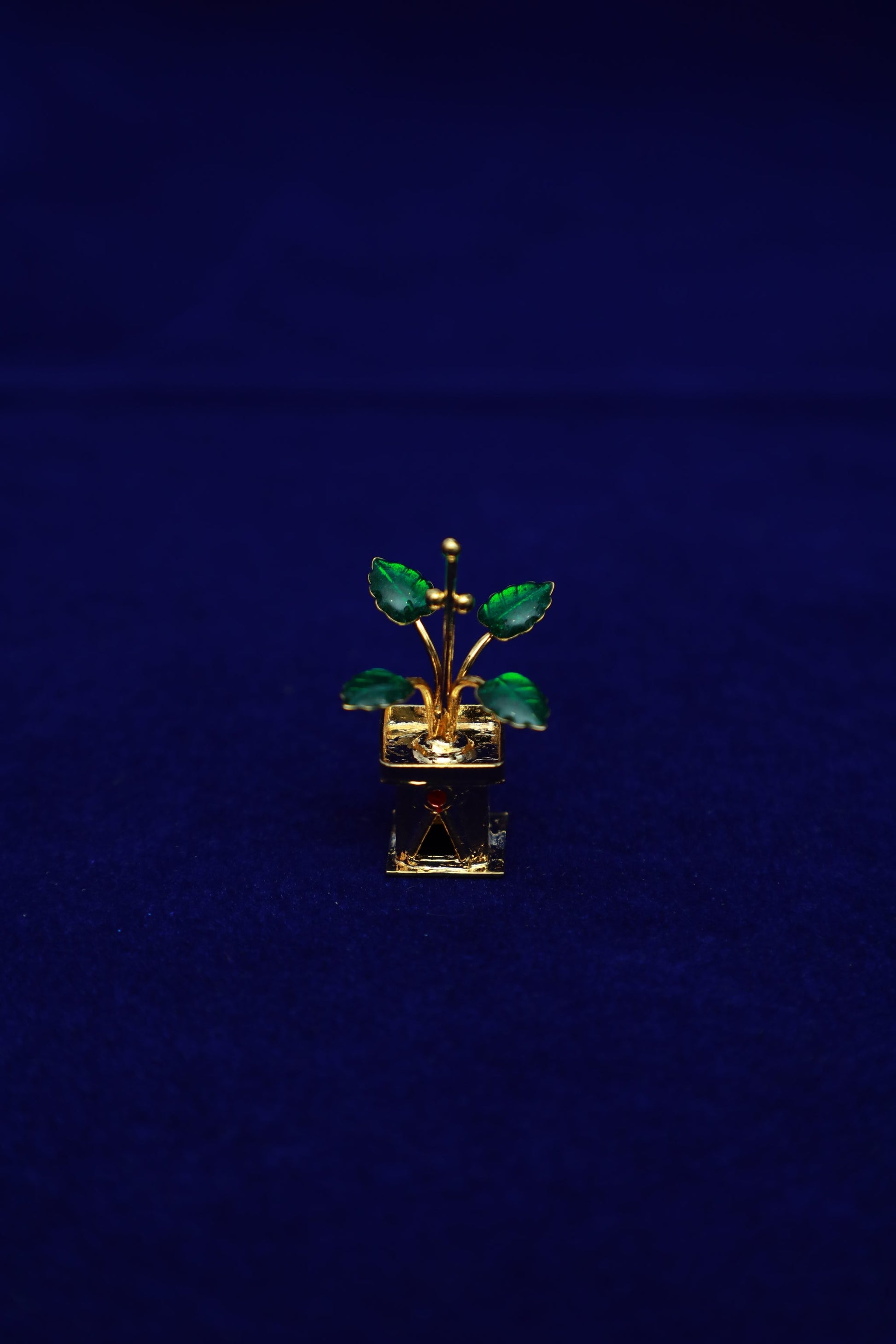 Pure Silver Tulsi Stand Gold Plated-7 Grams